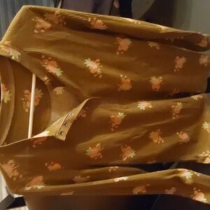 BNWOT AERIE THERMAL HALF BUTTON TOP SIZE L..FLOWERS ALL AROUND SIZE L